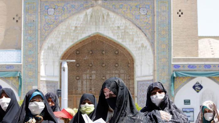 Коронавирус: В Иран невиждан от два месеца ръст на новозаразените
